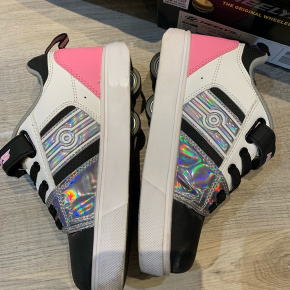 BRAND NEW Heelys size  2 youth - Picture 5 of 10